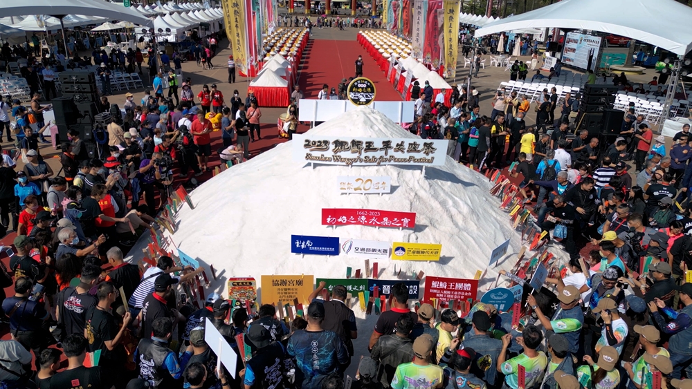 【台南活動】2025鯤鯓王平安鹽祭：南鯤鯓代天府 x 世界最大鹽祭典！走一趟北門鹽鄉，祈福、看海~