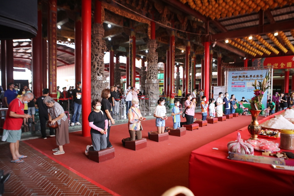 【台南活動】2025鯤鯓王平安鹽祭：南鯤鯓代天府 x 世界最大鹽祭典！走一趟北門鹽鄉，祈福、看海~