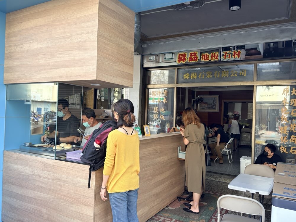 【台南美食】南人碳明治！內行人才知道的碳烤土司專賣店，早餐也可以吃到手打漢堡肉~