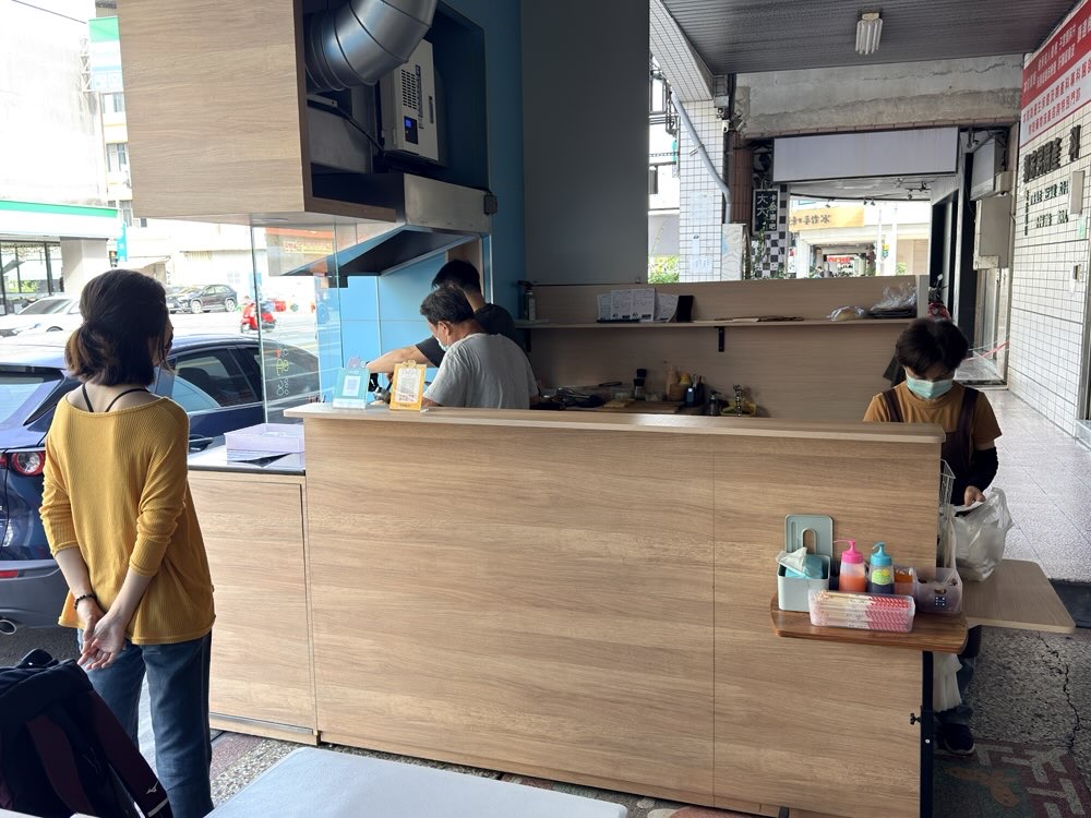 【台南美食】南人碳明治！內行人才知道的碳烤土司專賣店，早餐也可以吃到手打漢堡肉~