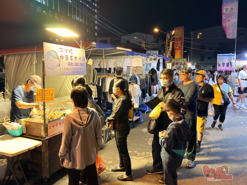 【台南美食】阿肥嬤炸雞:夜市隱藏版中藥炸雞,中藥炸雞味道渾厚,雞肉大塊充滿香氣,真的有夠好吃~