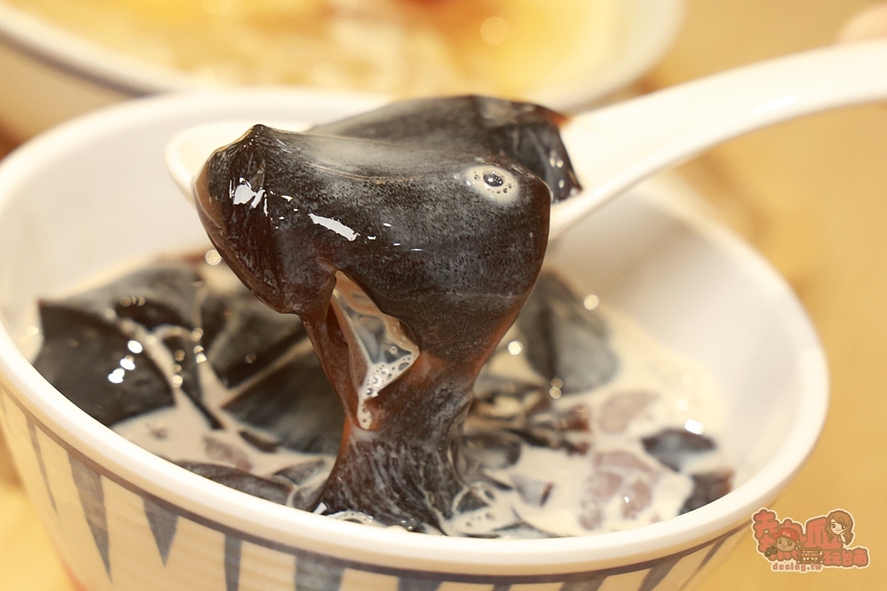 【台南美食】QQ田甜品工坊:東區超人氣冰品店,料多價格實在,日系雪花冰.紅豆湯.嫩仙草超激推~ 【台南美食】QQ田甜品工坊:東區超人氣冰品店,料多價格實在,日系雪花冰.紅豆湯.嫩仙草超激推~