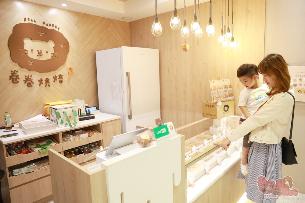 【台南甜點】卷卷烘焙:可愛甜點專賣店,聖誕生乳銅鑼燒來啦,冏餅人麋鹿呆萌好可愛~