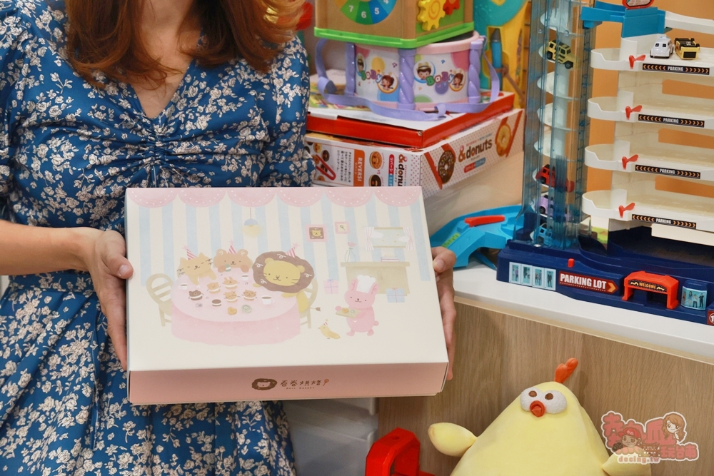 【台南甜點】卷卷烘焙:可愛甜點專賣店,聖誕生乳銅鑼燒來啦,冏餅人麋鹿呆萌好可愛~