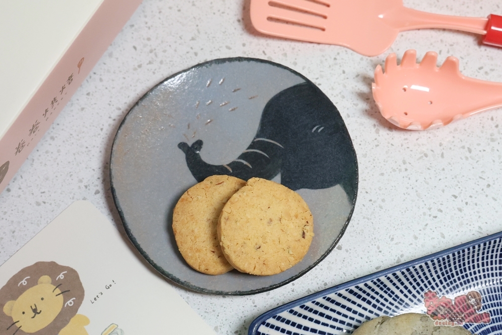 【台南甜點】卷卷烘焙:可愛甜點專賣店,聖誕生乳銅鑼燒來啦,冏餅人麋鹿呆萌好可愛~