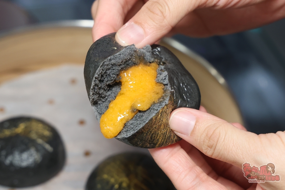 【台南美食】萬霧小籠湯包:全台最美小籠湯店在台南永康,teamLab沉浸式藝術空間太夢幻,小籠湯包爆汁又好吃~