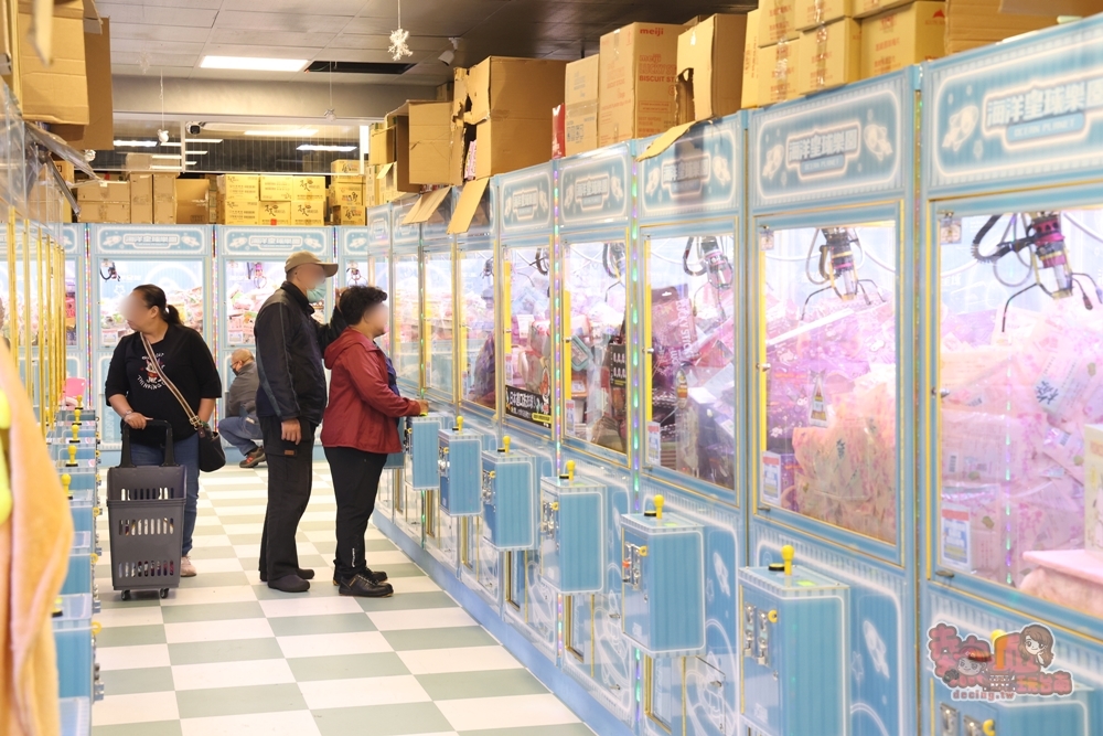 【台南娃娃機】海洋星球樂園台南旗艦店大改版，免費兒童遊戲區、沉浸式商品展示區、超酷太空旋渦燈光秀~