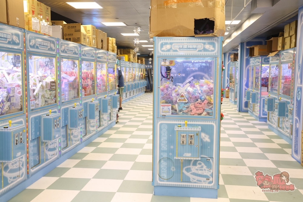 【台南娃娃機】海洋星球樂園台南旗艦店大改版,免費兒童遊戲區、沉浸式商品展示區、超酷太空旋渦燈光秀~ 【台南娃娃機】海洋星球樂園台南旗艦店大改版,免費兒童遊戲區、沉浸式商品展示區、超酷太空旋渦燈光秀~