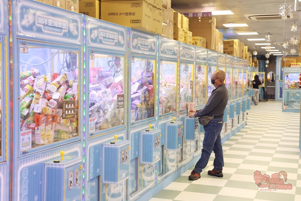 【台南娃娃機】海洋星球樂園台南旗艦店大改版,免費兒童遊戲區、沉浸式商品展示區、超酷太空旋渦燈光秀~ 【台南娃娃機】海洋星球樂園台南旗艦店大改版,免費兒童遊戲區、沉浸式商品展示區、超酷太空旋渦燈光秀~