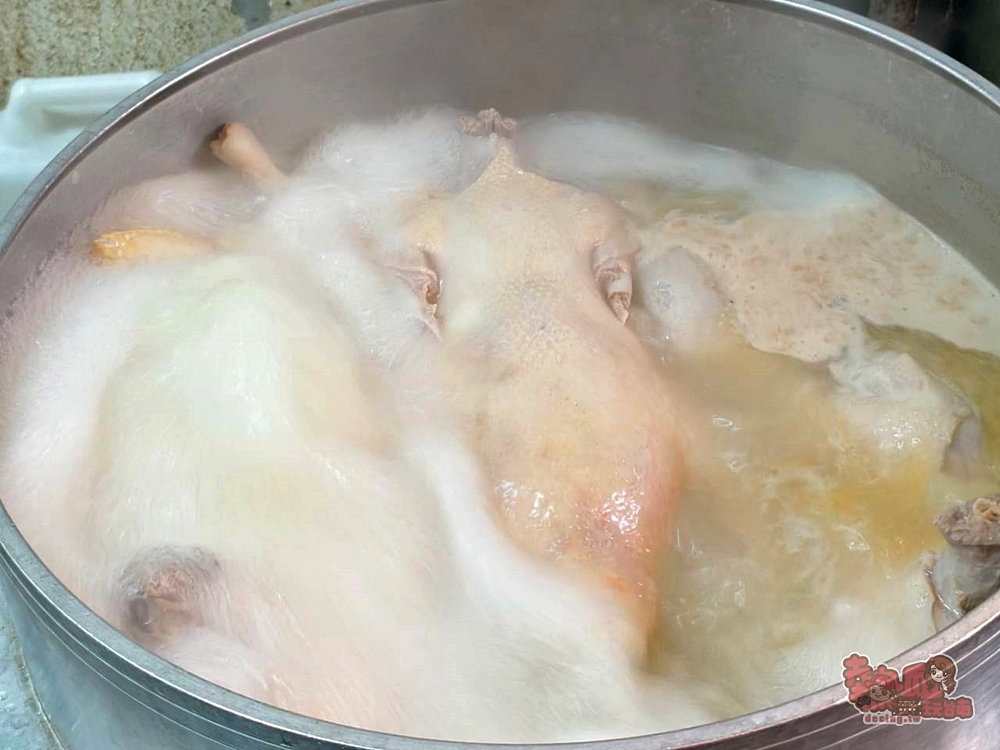 【台南美食】白河鴨肉麵:白河菜市場隱藏美食,鴨肉切盤只要銅板價50元,古早味沾醬有夠厲害~ 【台南美食】白河鴨肉麵:白河菜市場隱藏美食,鴨肉切盤只要銅板價50元,古早味沾醬有夠厲害~