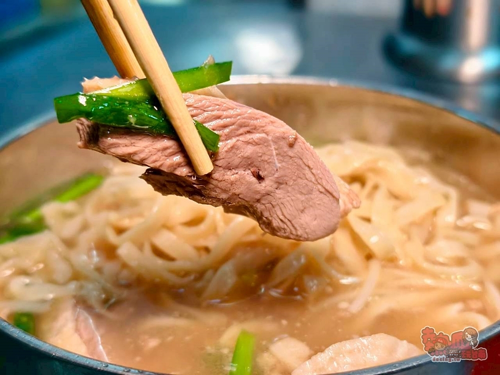 【台南美食】白河鴨肉麵:白河菜市場隱藏美食,鴨肉切盤只要銅板價50元,古早味沾醬有夠厲害~ 【台南美食】白河鴨肉麵:白河菜市場隱藏美食,鴨肉切盤只要銅板價50元,古早味沾醬有夠厲害~