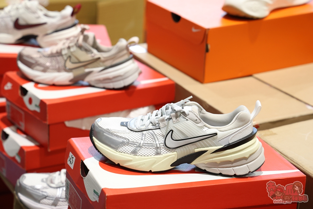 【台南特賣】台灣廠拍年終場,超夯按摩椅價格超下殺!全家福鞋店首次特賣、服飾一折起、各國零食和家電用品一次買齊~ 【台南特賣】台灣廠拍年終場,超夯按摩椅價格超下殺!全家福鞋店首次特賣、服飾一折起、各國零食和家電用品一次買齊~