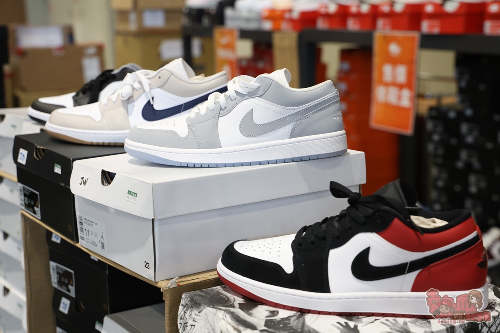 【台南特賣】台灣廠拍年終場,超夯按摩椅價格超下殺!全家福鞋店首次特賣、服飾一折起、各國零食和家電用品一次買齊~ 【台南特賣】台灣廠拍年終場,超夯按摩椅價格超下殺!全家福鞋店首次特賣、服飾一折起、各國零食和家電用品一次買齊~