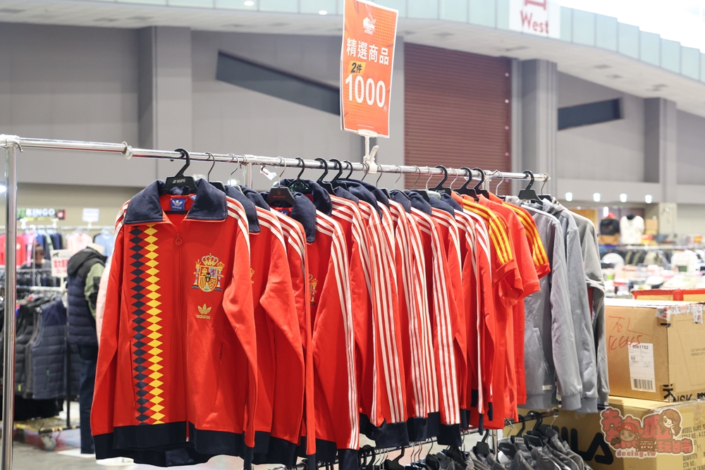 【台南特賣】台灣廠拍年終場,超夯按摩椅價格超下殺!全家福鞋店首次特賣、服飾一折起、各國零食和家電用品一次買齊~ 【台南特賣】台灣廠拍年終場,超夯按摩椅價格超下殺!全家福鞋店首次特賣、服飾一折起、各國零食和家電用品一次買齊~