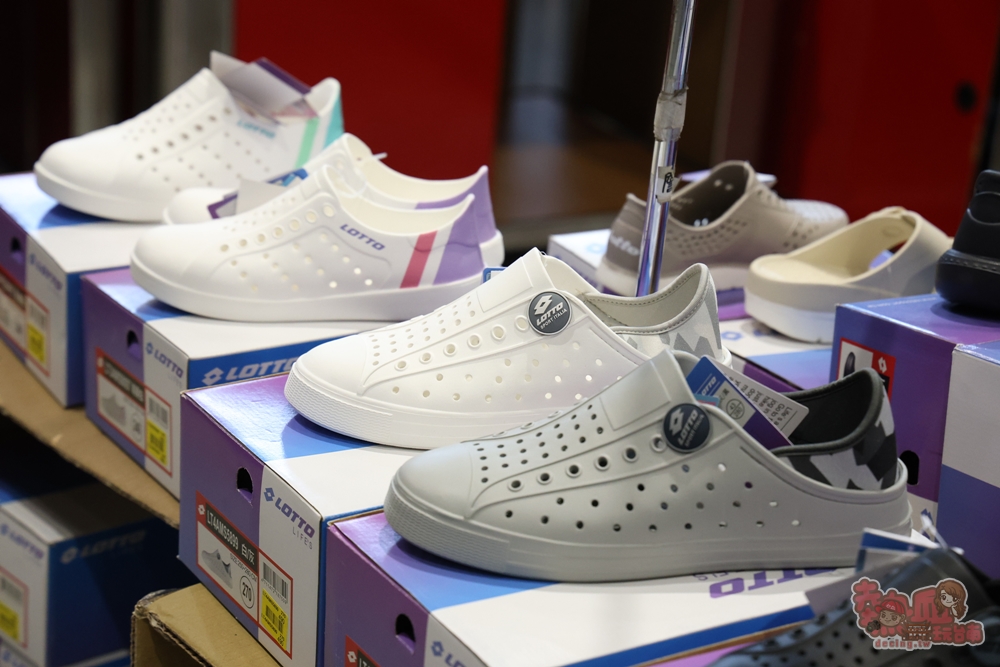 【台南特賣】台灣廠拍年終場,超夯按摩椅價格超下殺!全家福鞋店首次特賣、服飾一折起、各國零食和家電用品一次買齊~ 【台南特賣】台灣廠拍年終場,超夯按摩椅價格超下殺!全家福鞋店首次特賣、服飾一折起、各國零食和家電用品一次買齊~