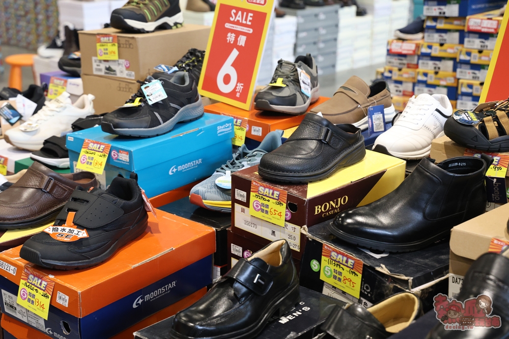 【台南特賣】台灣廠拍年終場,超夯按摩椅價格超下殺!全家福鞋店首次特賣、服飾一折起、各國零食和家電用品一次買齊~ 【台南特賣】台灣廠拍年終場,超夯按摩椅價格超下殺!全家福鞋店首次特賣、服飾一折起、各國零食和家電用品一次買齊~