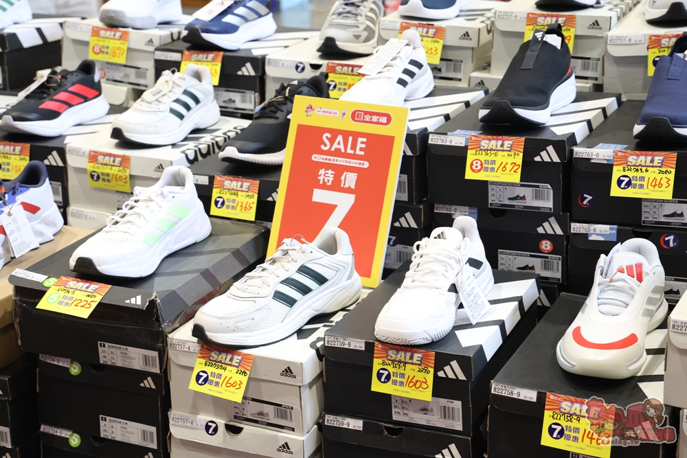 【台南特賣】台灣廠拍年終場,超夯按摩椅價格超下殺!全家福鞋店首次特賣、服飾一折起、各國零食和家電用品一次買齊~ 【台南特賣】台灣廠拍年終場,超夯按摩椅價格超下殺!全家福鞋店首次特賣、服飾一折起、各國零食和家電用品一次買齊~