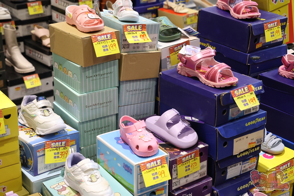 【台南特賣】台灣廠拍年終場,超夯按摩椅價格超下殺!全家福鞋店首次特賣、服飾一折起、各國零食和家電用品一次買齊~ 【台南特賣】台灣廠拍年終場,超夯按摩椅價格超下殺!全家福鞋店首次特賣、服飾一折起、各國零食和家電用品一次買齊~