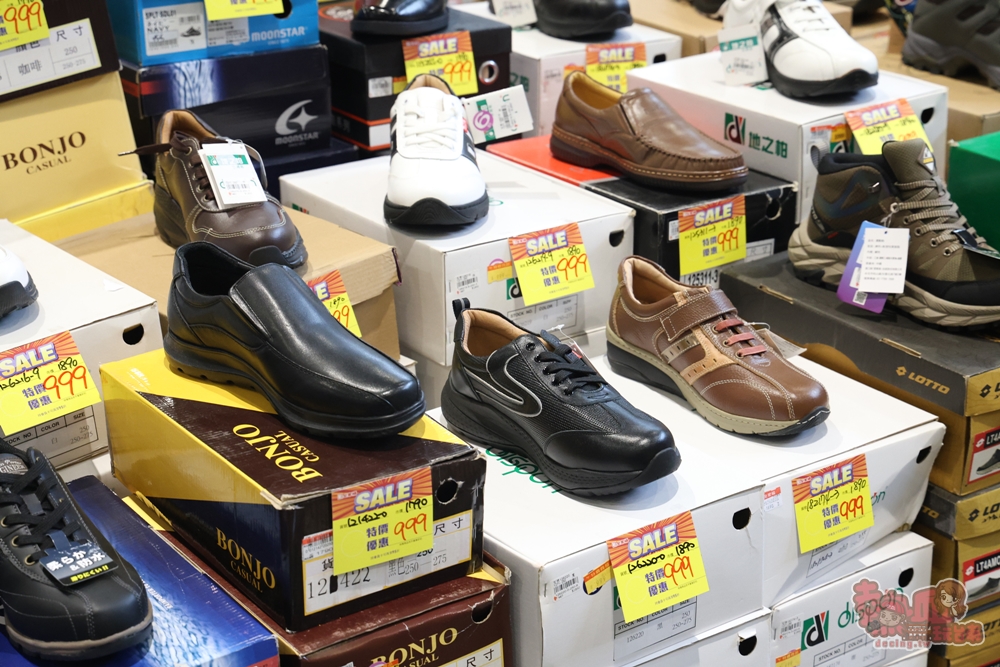 【台南特賣】台灣廠拍年終場,超夯按摩椅價格超下殺!全家福鞋店首次特賣、服飾一折起、各國零食和家電用品一次買齊~ 【台南特賣】台灣廠拍年終場,超夯按摩椅價格超下殺!全家福鞋店首次特賣、服飾一折起、各國零食和家電用品一次買齊~