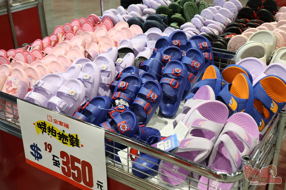 【台南特賣】台灣廠拍年終場,超夯按摩椅價格超下殺!全家福鞋店首次特賣、服飾一折起、各國零食和家電用品一次買齊~ 【台南特賣】台灣廠拍年終場,超夯按摩椅價格超下殺!全家福鞋店首次特賣、服飾一折起、各國零食和家電用品一次買齊~