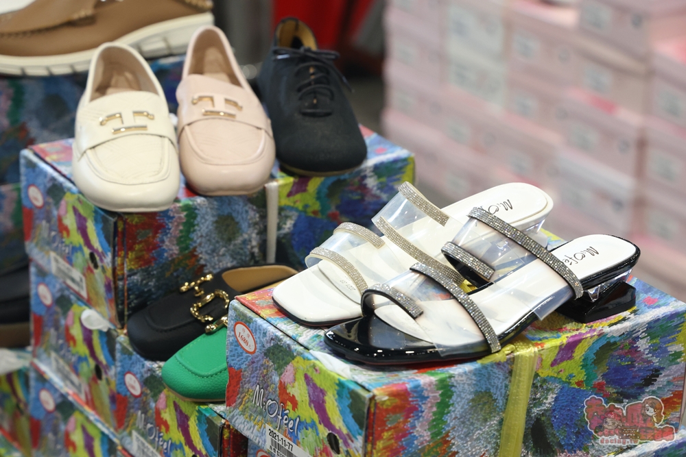 【台南特賣】台灣廠拍年終場,超夯按摩椅價格超下殺!全家福鞋店首次特賣、服飾一折起、各國零食和家電用品一次買齊~ 【台南特賣】台灣廠拍年終場,超夯按摩椅價格超下殺!全家福鞋店首次特賣、服飾一折起、各國零食和家電用品一次買齊~