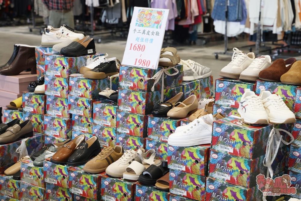 【台南特賣】台灣廠拍年終場,超夯按摩椅價格超下殺!全家福鞋店首次特賣、服飾一折起、各國零食和家電用品一次買齊~ 【台南特賣】台灣廠拍年終場,超夯按摩椅價格超下殺!全家福鞋店首次特賣、服飾一折起、各國零食和家電用品一次買齊~