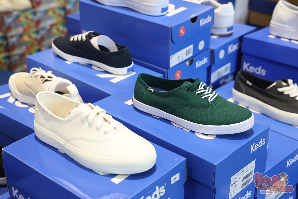 【台南特賣】台灣廠拍年終場,超夯按摩椅價格超下殺!全家福鞋店首次特賣、服飾一折起、各國零食和家電用品一次買齊~ 【台南特賣】台灣廠拍年終場,超夯按摩椅價格超下殺!全家福鞋店首次特賣、服飾一折起、各國零食和家電用品一次買齊~