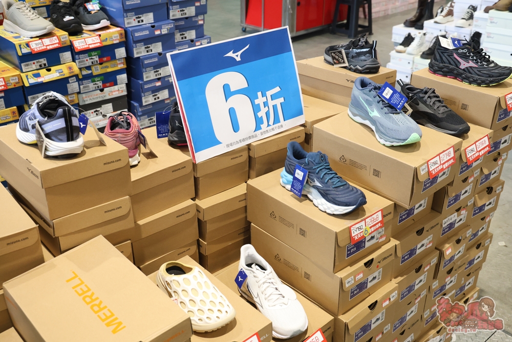 【台南特賣】台灣廠拍年終場,超夯按摩椅價格超下殺!全家福鞋店首次特賣、服飾一折起、各國零食和家電用品一次買齊~ 【台南特賣】台灣廠拍年終場,超夯按摩椅價格超下殺!全家福鞋店首次特賣、服飾一折起、各國零食和家電用品一次買齊~