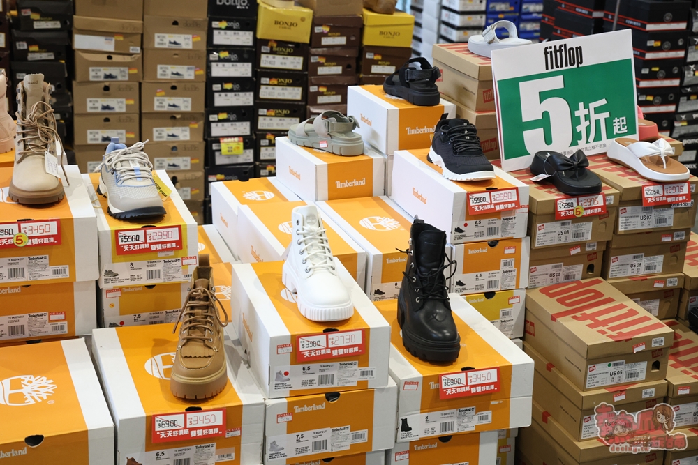 【台南特賣】台灣廠拍年終場,超夯按摩椅價格超下殺!全家福鞋店首次特賣、服飾一折起、各國零食和家電用品一次買齊~ 【台南特賣】台灣廠拍年終場,超夯按摩椅價格超下殺!全家福鞋店首次特賣、服飾一折起、各國零食和家電用品一次買齊~