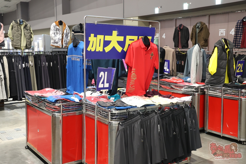 【台南特賣】台灣廠拍年終場,超夯按摩椅價格超下殺!全家福鞋店首次特賣、服飾一折起、各國零食和家電用品一次買齊~ 【台南特賣】台灣廠拍年終場,超夯按摩椅價格超下殺!全家福鞋店首次特賣、服飾一折起、各國零食和家電用品一次買齊~