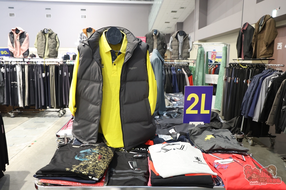 【台南特賣】台灣廠拍年終場,超夯按摩椅價格超下殺!全家福鞋店首次特賣、服飾一折起、各國零食和家電用品一次買齊~ 【台南特賣】台灣廠拍年終場,超夯按摩椅價格超下殺!全家福鞋店首次特賣、服飾一折起、各國零食和家電用品一次買齊~