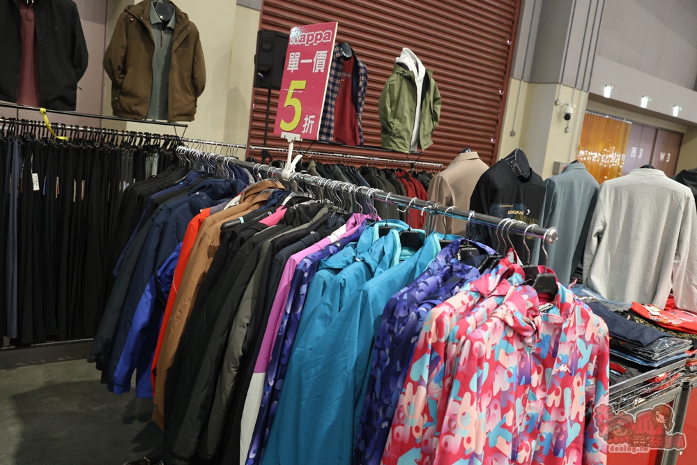 【台南特賣】台灣廠拍年終場,超夯按摩椅價格超下殺!全家福鞋店首次特賣、服飾一折起、各國零食和家電用品一次買齊~ 【台南特賣】台灣廠拍年終場,超夯按摩椅價格超下殺!全家福鞋店首次特賣、服飾一折起、各國零食和家電用品一次買齊~