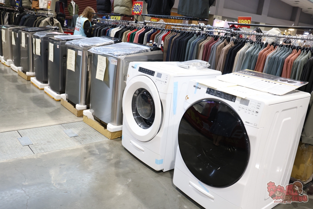 【台南特賣】台灣廠拍年終場,超夯按摩椅價格超下殺!全家福鞋店首次特賣、服飾一折起、各國零食和家電用品一次買齊~ 【台南特賣】台灣廠拍年終場,超夯按摩椅價格超下殺!全家福鞋店首次特賣、服飾一折起、各國零食和家電用品一次買齊~