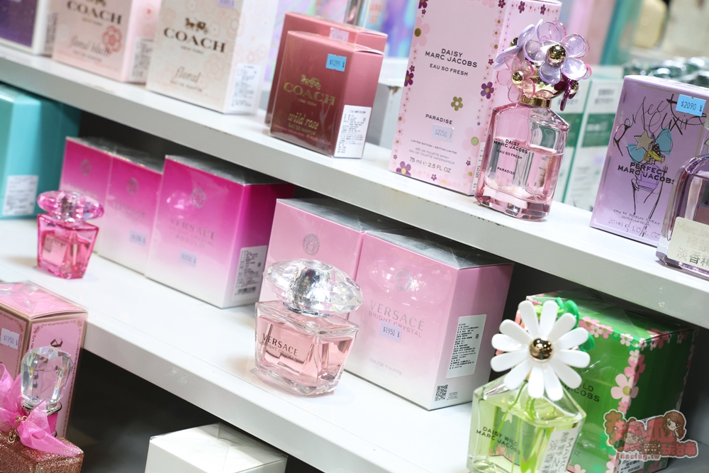 【台南特賣】台灣廠拍年終場,超夯按摩椅價格超下殺!全家福鞋店首次特賣、服飾一折起、各國零食和家電用品一次買齊~ 【台南特賣】台灣廠拍年終場,超夯按摩椅價格超下殺!全家福鞋店首次特賣、服飾一折起、各國零食和家電用品一次買齊~