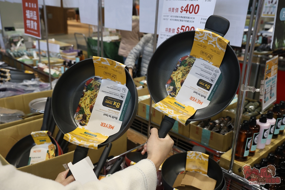 【台南特賣】台灣廠拍年終場,超夯按摩椅價格超下殺!全家福鞋店首次特賣、服飾一折起、各國零食和家電用品一次買齊~ 【台南特賣】台灣廠拍年終場,超夯按摩椅價格超下殺!全家福鞋店首次特賣、服飾一折起、各國零食和家電用品一次買齊~