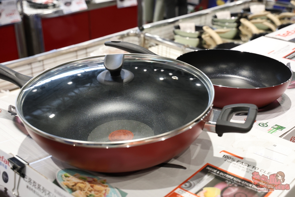 【台南特賣】台灣廠拍年終場,超夯按摩椅價格超下殺!全家福鞋店首次特賣、服飾一折起、各國零食和家電用品一次買齊~ 【台南特賣】台灣廠拍年終場,超夯按摩椅價格超下殺!全家福鞋店首次特賣、服飾一折起、各國零食和家電用品一次買齊~