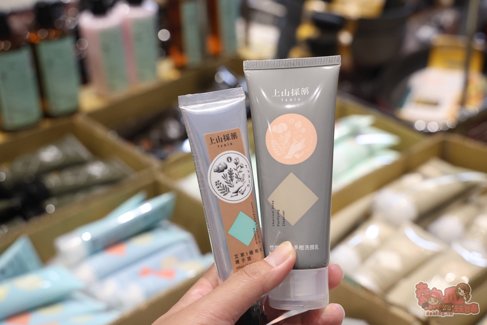 【台南特賣】台灣廠拍年終場,超夯按摩椅價格超下殺!全家福鞋店首次特賣、服飾一折起、各國零食和家電用品一次買齊~ 【台南特賣】台灣廠拍年終場,超夯按摩椅價格超下殺!全家福鞋店首次特賣、服飾一折起、各國零食和家電用品一次買齊~