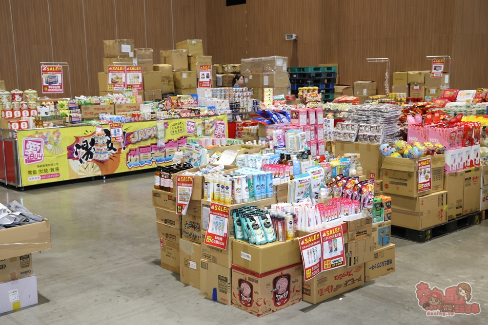 【台南特賣】台灣廠拍年終場,超夯按摩椅價格超下殺!全家福鞋店首次特賣、服飾一折起、各國零食和家電用品一次買齊~ 【台南特賣】台灣廠拍年終場,超夯按摩椅價格超下殺!全家福鞋店首次特賣、服飾一折起、各國零食和家電用品一次買齊~