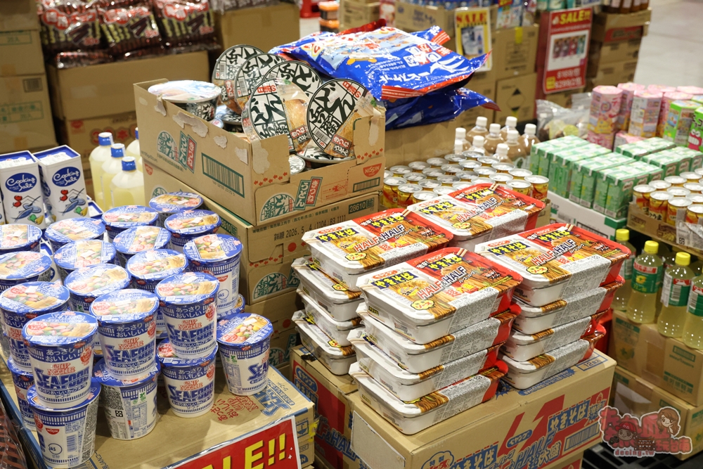 【台南特賣】台灣廠拍年終場,超夯按摩椅價格超下殺!全家福鞋店首次特賣、服飾一折起、各國零食和家電用品一次買齊~ 【台南特賣】台灣廠拍年終場,超夯按摩椅價格超下殺!全家福鞋店首次特賣、服飾一折起、各國零食和家電用品一次買齊~