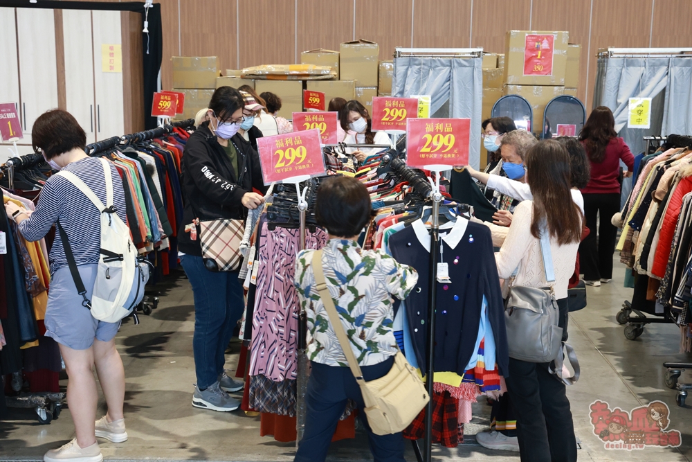 【台南特賣】台灣廠拍年終場,超夯按摩椅價格超下殺!全家福鞋店首次特賣、服飾一折起、各國零食和家電用品一次買齊~ 【台南特賣】台灣廠拍年終場,超夯按摩椅價格超下殺!全家福鞋店首次特賣、服飾一折起、各國零食和家電用品一次買齊~