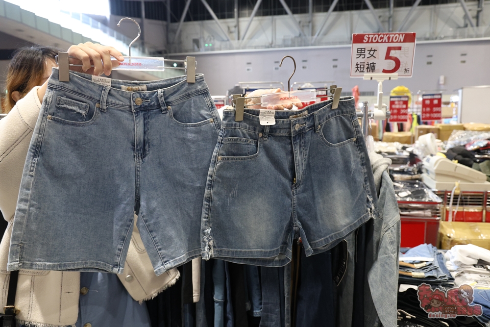 【台南特賣】台灣廠拍年終場,超夯按摩椅價格超下殺!全家福鞋店首次特賣、服飾一折起、各國零食和家電用品一次買齊~ 【台南特賣】台灣廠拍年終場,超夯按摩椅價格超下殺!全家福鞋店首次特賣、服飾一折起、各國零食和家電用品一次買齊~