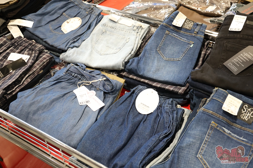 【台南特賣】台灣廠拍年終場,超夯按摩椅價格超下殺!全家福鞋店首次特賣、服飾一折起、各國零食和家電用品一次買齊~ 【台南特賣】台灣廠拍年終場,超夯按摩椅價格超下殺!全家福鞋店首次特賣、服飾一折起、各國零食和家電用品一次買齊~