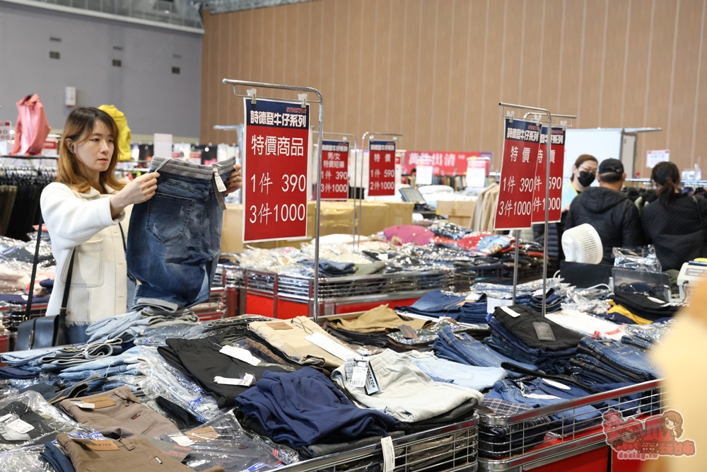 【台南特賣】台灣廠拍年終場,超夯按摩椅價格超下殺!全家福鞋店首次特賣、服飾一折起、各國零食和家電用品一次買齊~ 【台南特賣】台灣廠拍年終場,超夯按摩椅價格超下殺!全家福鞋店首次特賣、服飾一折起、各國零食和家電用品一次買齊~