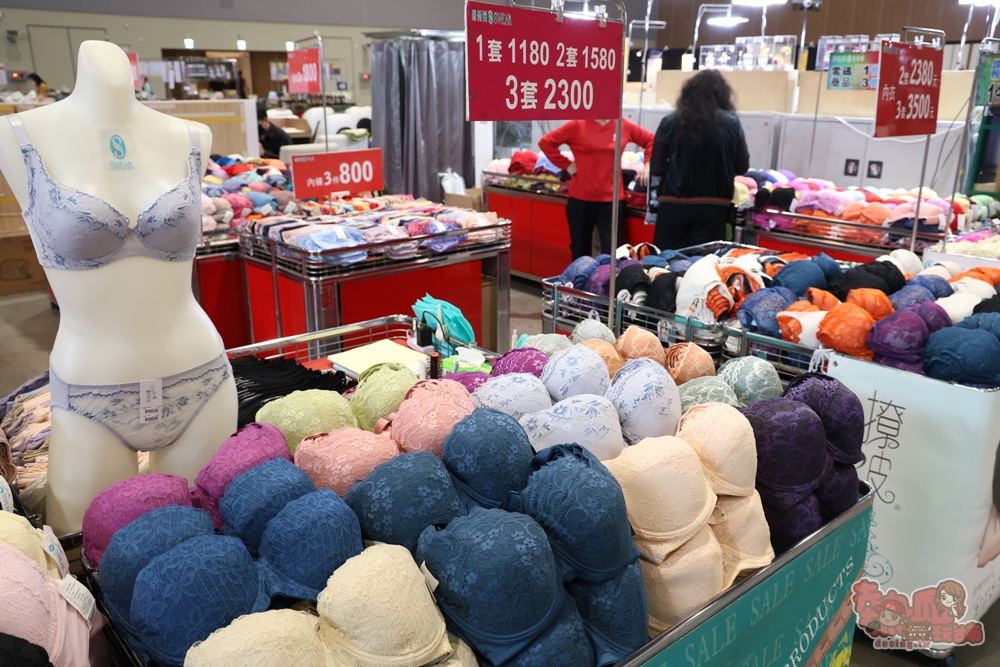 【台南特賣】台灣廠拍年終場,超夯按摩椅價格超下殺!全家福鞋店首次特賣、服飾一折起、各國零食和家電用品一次買齊~ 【台南特賣】台灣廠拍年終場,超夯按摩椅價格超下殺!全家福鞋店首次特賣、服飾一折起、各國零食和家電用品一次買齊~