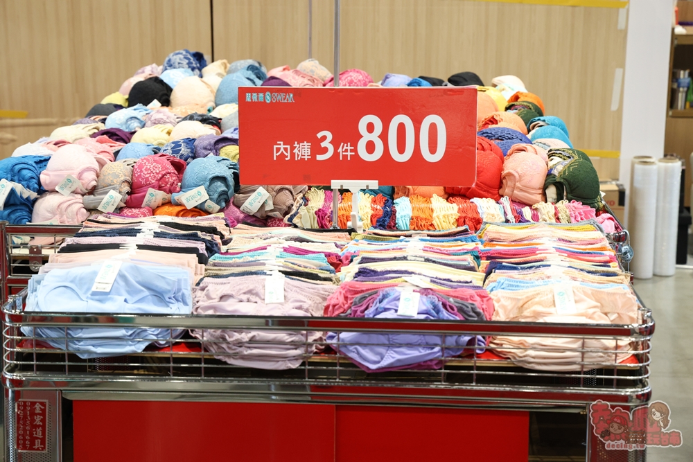 【台南特賣】台灣廠拍年終場,超夯按摩椅價格超下殺!全家福鞋店首次特賣、服飾一折起、各國零食和家電用品一次買齊~ 【台南特賣】台灣廠拍年終場,超夯按摩椅價格超下殺!全家福鞋店首次特賣、服飾一折起、各國零食和家電用品一次買齊~