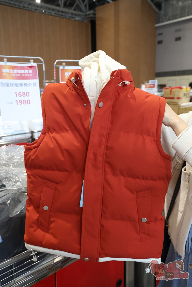 【台南特賣】台灣廠拍年終場,超夯按摩椅價格超下殺!全家福鞋店首次特賣、服飾一折起、各國零食和家電用品一次買齊~ 【台南特賣】台灣廠拍年終場,超夯按摩椅價格超下殺!全家福鞋店首次特賣、服飾一折起、各國零食和家電用品一次買齊~