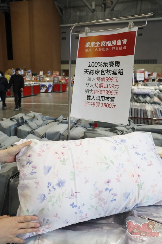 【台南特賣】台灣廠拍年終場,超夯按摩椅價格超下殺!全家福鞋店首次特賣、服飾一折起、各國零食和家電用品一次買齊~ 【台南特賣】台灣廠拍年終場,超夯按摩椅價格超下殺!全家福鞋店首次特賣、服飾一折起、各國零食和家電用品一次買齊~