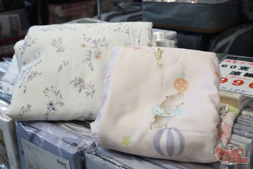 【台南特賣】台灣廠拍年終場,超夯按摩椅價格超下殺!全家福鞋店首次特賣、服飾一折起、各國零食和家電用品一次買齊~ 【台南特賣】台灣廠拍年終場,超夯按摩椅價格超下殺!全家福鞋店首次特賣、服飾一折起、各國零食和家電用品一次買齊~