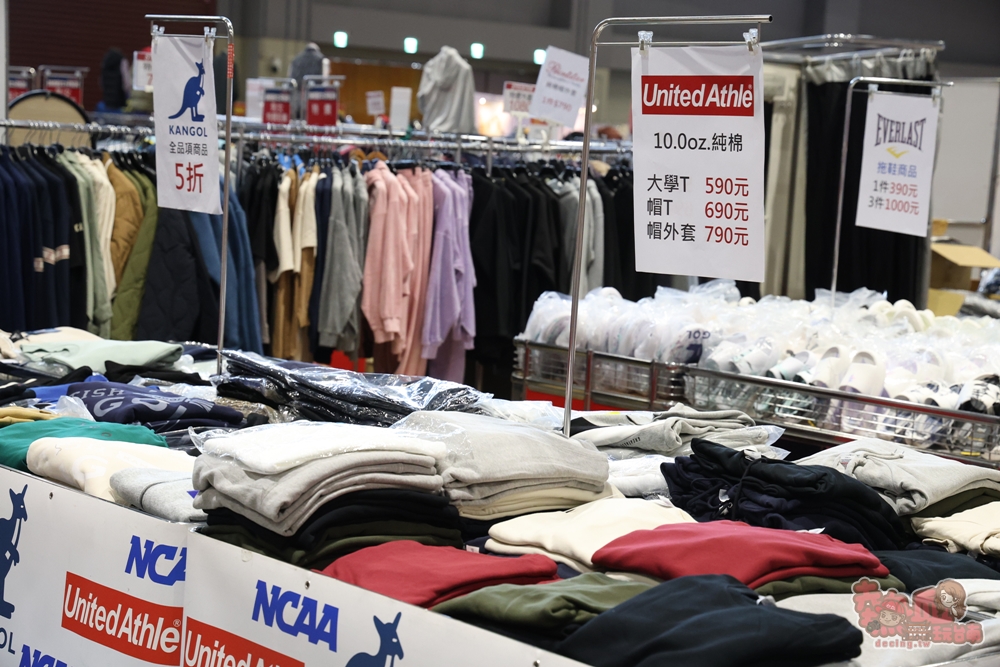 【台南特賣】台灣廠拍年終場,超夯按摩椅價格超下殺!全家福鞋店首次特賣、服飾一折起、各國零食和家電用品一次買齊~ 【台南特賣】台灣廠拍年終場,超夯按摩椅價格超下殺!全家福鞋店首次特賣、服飾一折起、各國零食和家電用品一次買齊~