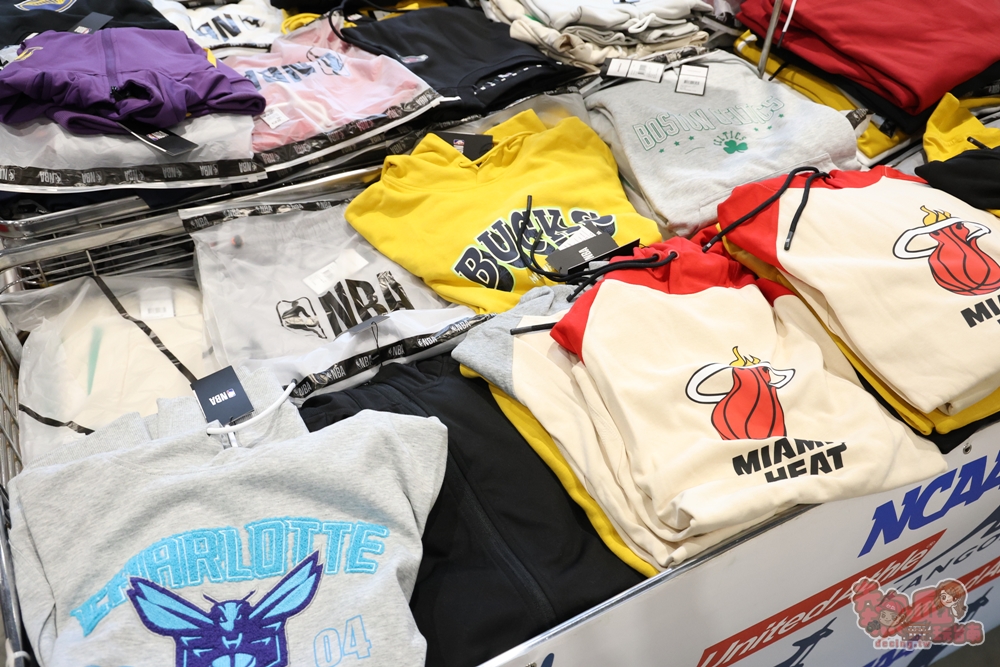 【台南特賣】台灣廠拍年終場,超夯按摩椅價格超下殺!全家福鞋店首次特賣、服飾一折起、各國零食和家電用品一次買齊~ 【台南特賣】台灣廠拍年終場,超夯按摩椅價格超下殺!全家福鞋店首次特賣、服飾一折起、各國零食和家電用品一次買齊~